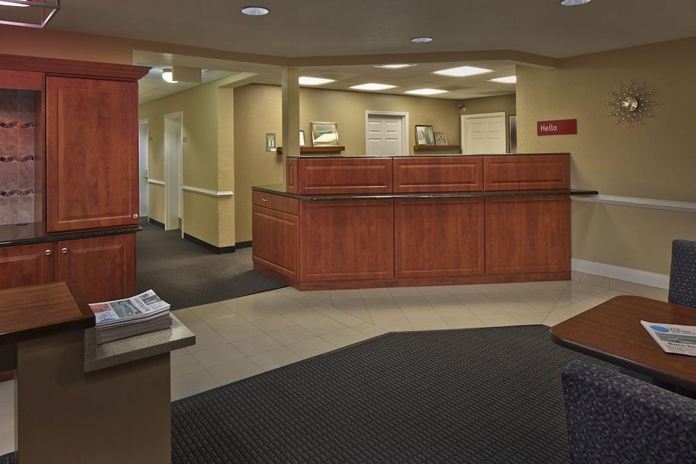 Towneplace Suites By Marriott St. Petersburg Клиъруотър Екстериор снимка